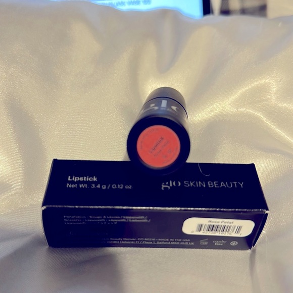 GLO SKIN BEAUTY LIPSTICK ROSE PETAL. NWT - Picture 1 of 6